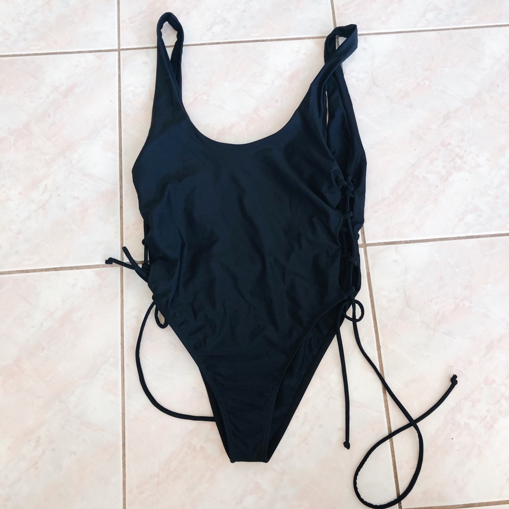 Black low back side tied one piece swimsuit bikini